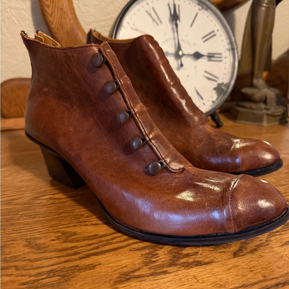CYDWOQ Hemera Caramel Brown Leather Ankle Boots